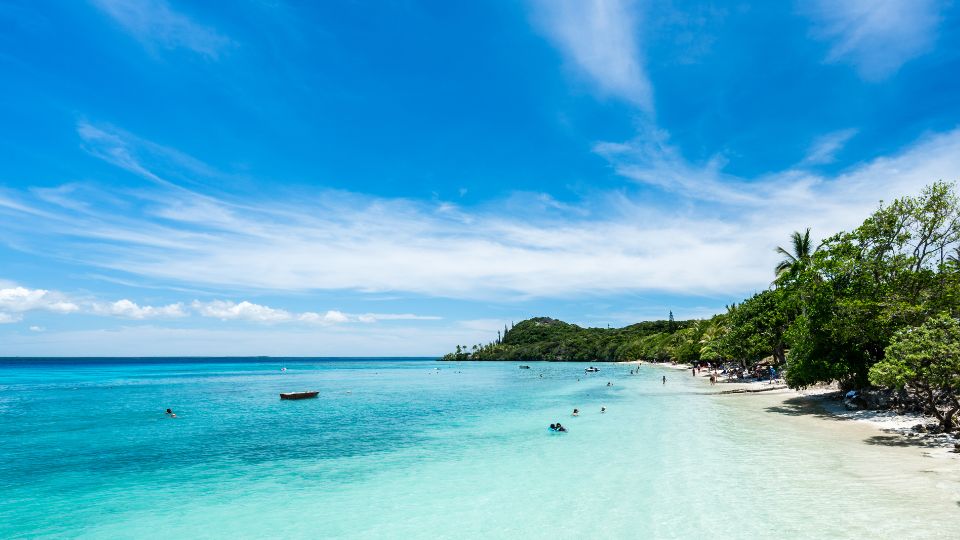 Plage animée Lifou